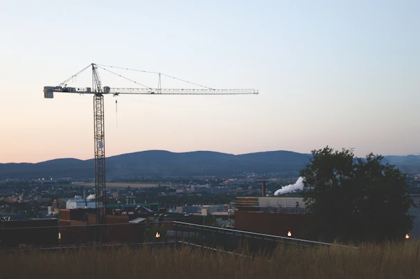 Wide shot of the crane in action with the Santa Marta coastline in the background