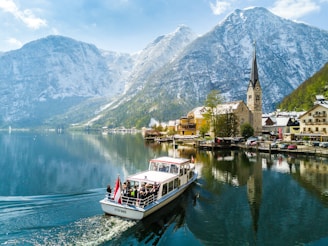 Hallstatt: Picturesque village located on the shore of Lake Hallstatt in Austria.Hallstatt: Pictures