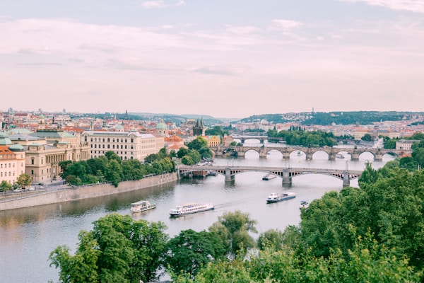 Praga: Exploring Cultural Heritage & Festivals