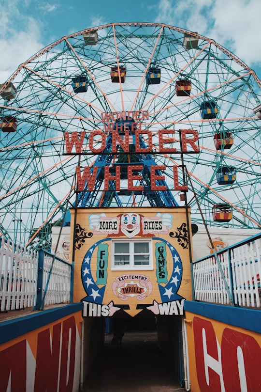 photo of Wonder Wheel ferry's wheel in Coney Island United States