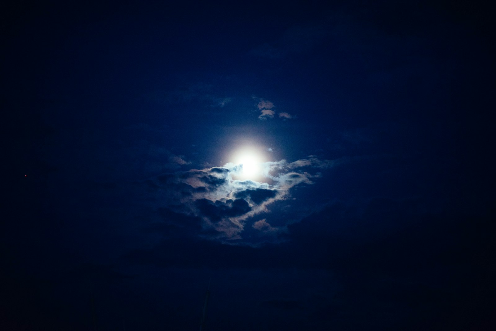 Nikon D750 + Sigma 85mm F1.4 EX DG HSM sample photo. White moon covered of photography