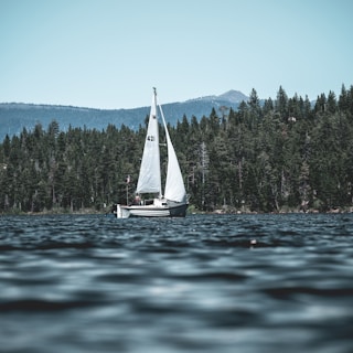 Sailing aboard Tahoe Cruz