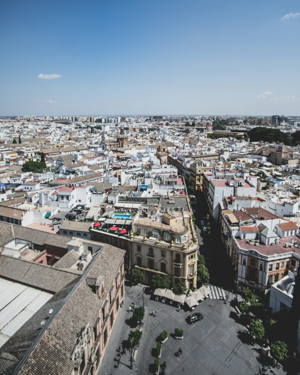 Vista aérea dos edifícios da cidade durante o dia