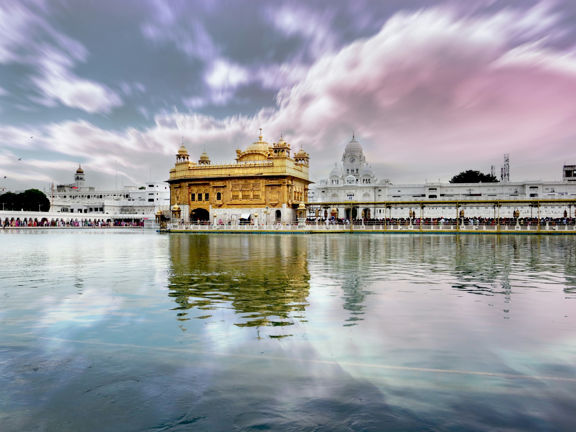 gray computer monitor