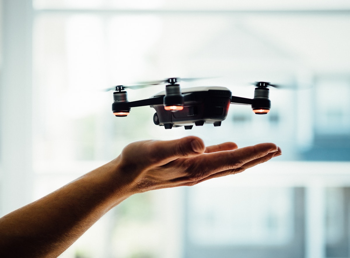 dron, trasplante de pulmón, turned on black quadcopter drone