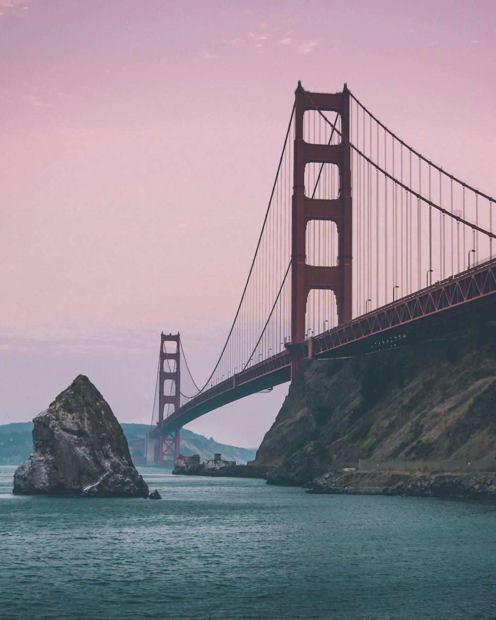 Foto de enfoque del Golden Gate durante el día