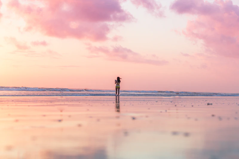 Woman on beach — VelaOra