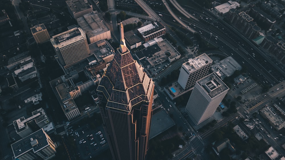 Foto aerea della torre marrone