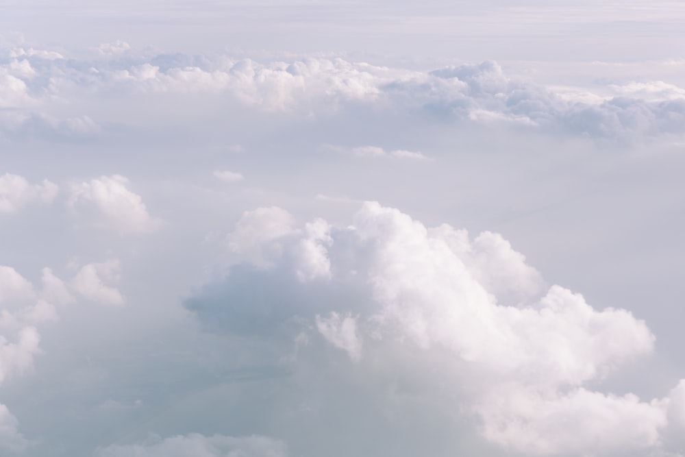 Photographie aérienne de nuages blancs