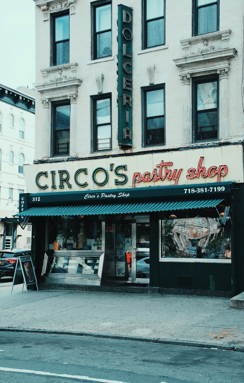 Fachada de la tienda Circo's Pastry Shop