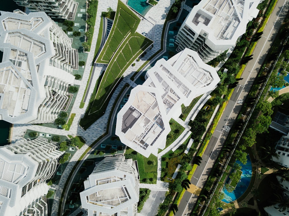 Photographie aérienne de terrains avec des immeubles de grande hauteur