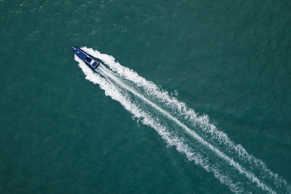 top view photography of blue boat at daytime