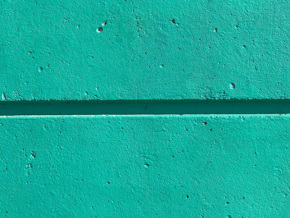 Vista de cerca de la pared de color verde azulado