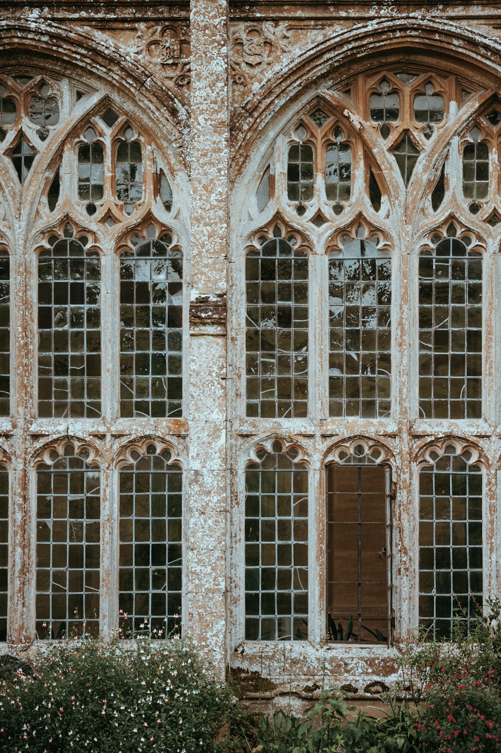 Bâtiment en béton blanc