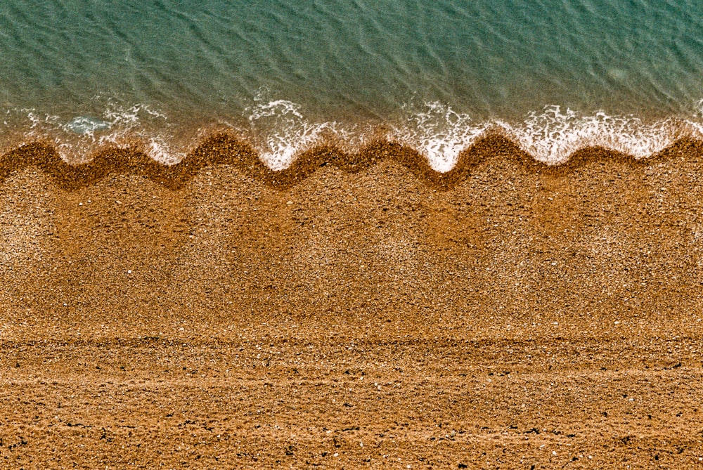 ocean wave on seashore during daytime