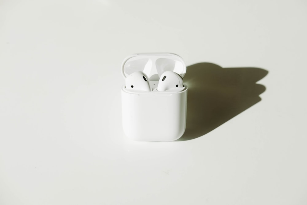 Airpods de Apple con estuche de carga