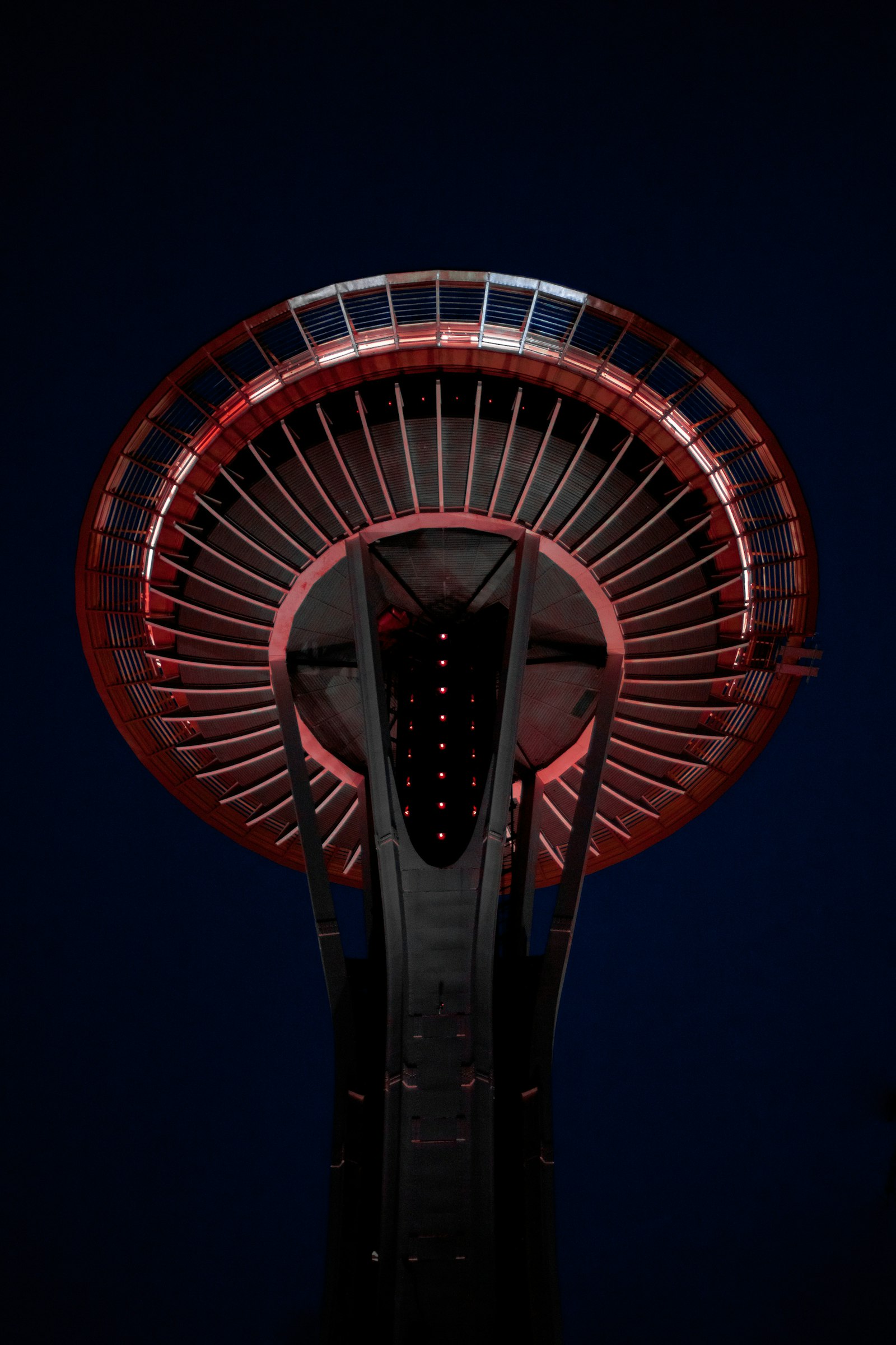 Canon EOS 500D (EOS Rebel T1i / EOS Kiss X3) + Canon EF 50mm F1.8 II sample photo. Space needle tower, seattle photography