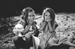 happy-children-black-white-interior-design