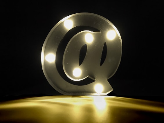 A friendly digital assistant icon with a warm glow, symbolizing helpfulness and reliability.