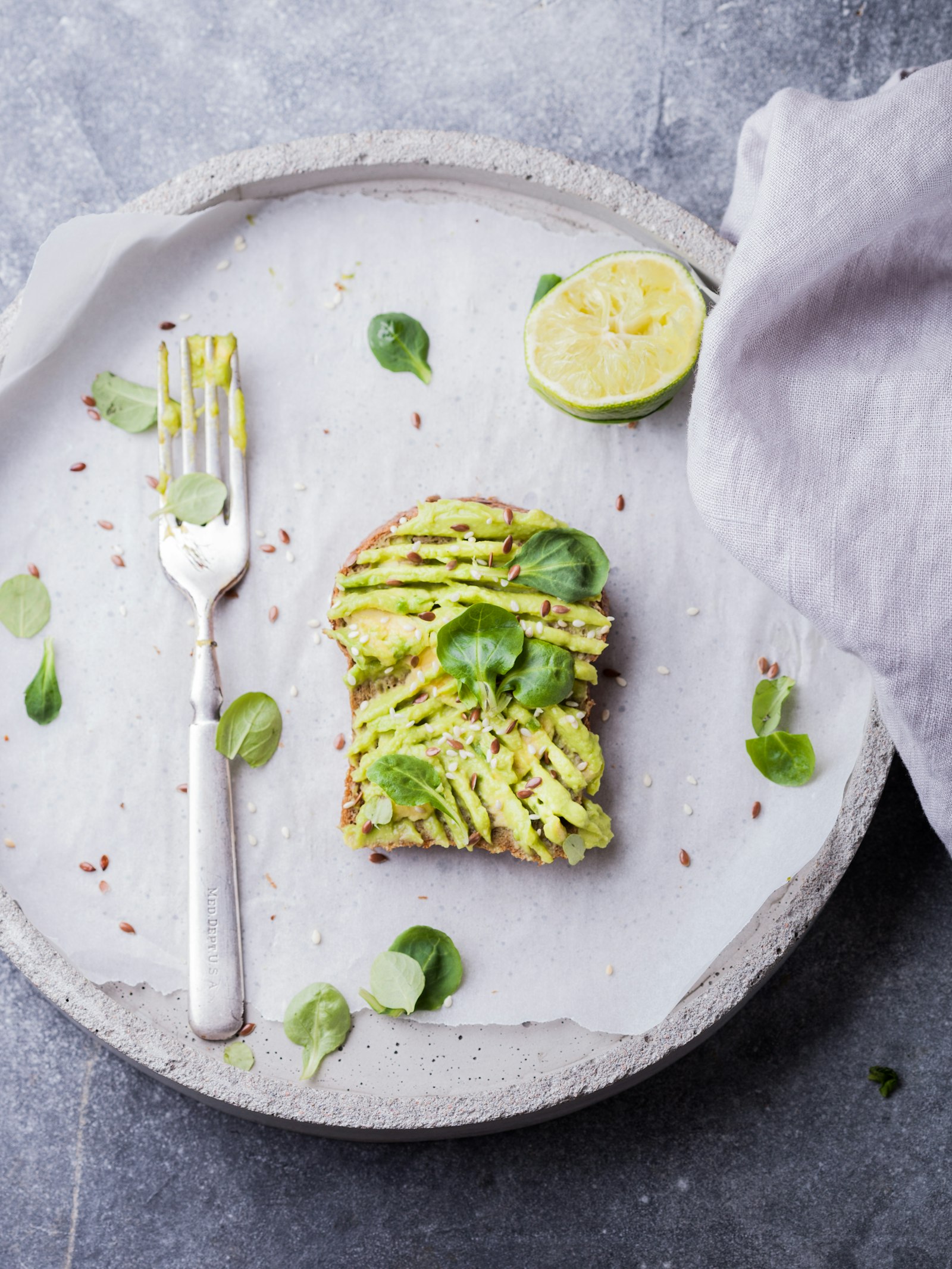 Canon EOS 5D Mark II + Canon EF 100mm F2.8 Macro USM sample photo. Wheat bread with avocado photography