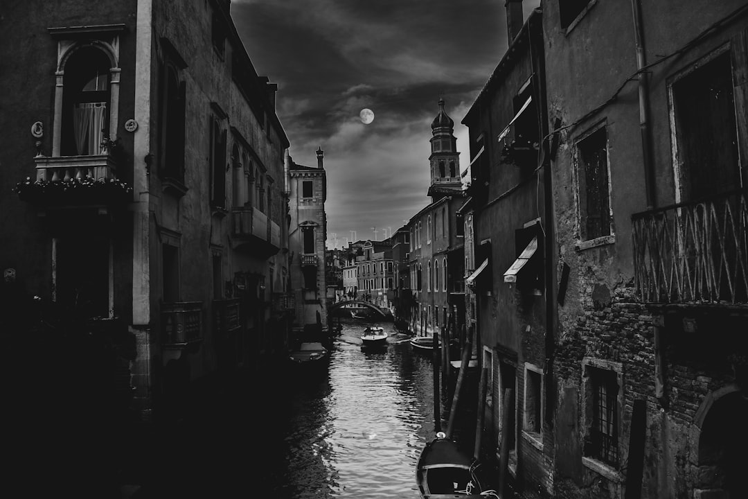 Waterway photo spot Venise Rialto Bridge