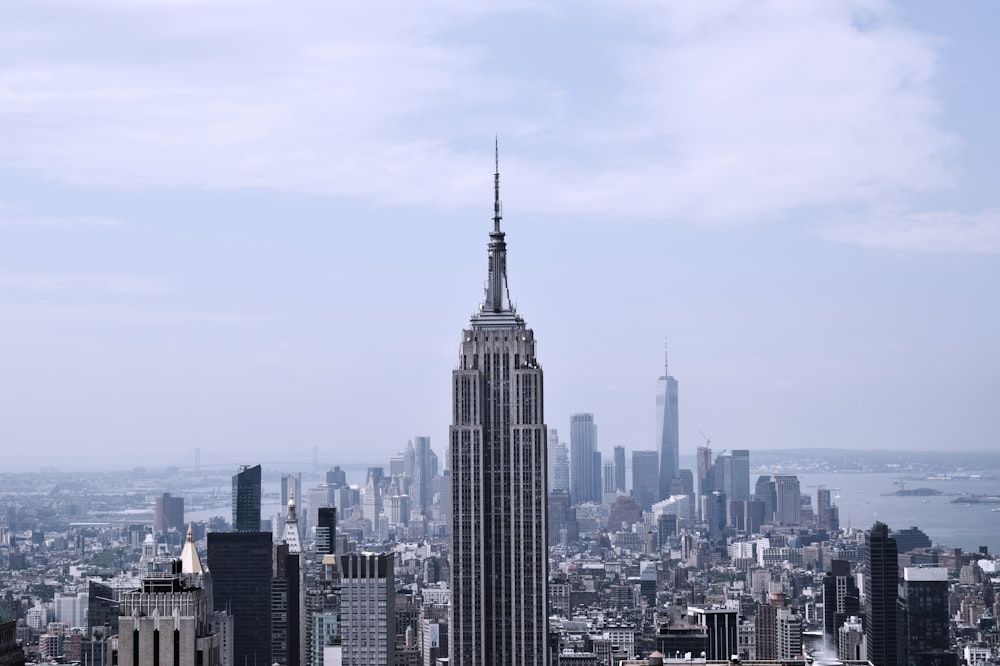 회색과 검은색 엠파이어 스테이트 빌딩, 뉴욕