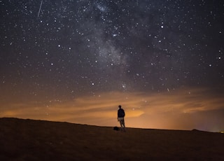 person looking at the milkyway