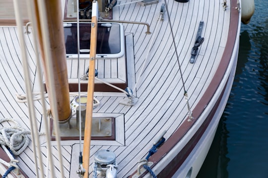 photo of La Flotte Sailing near Fort Boyard