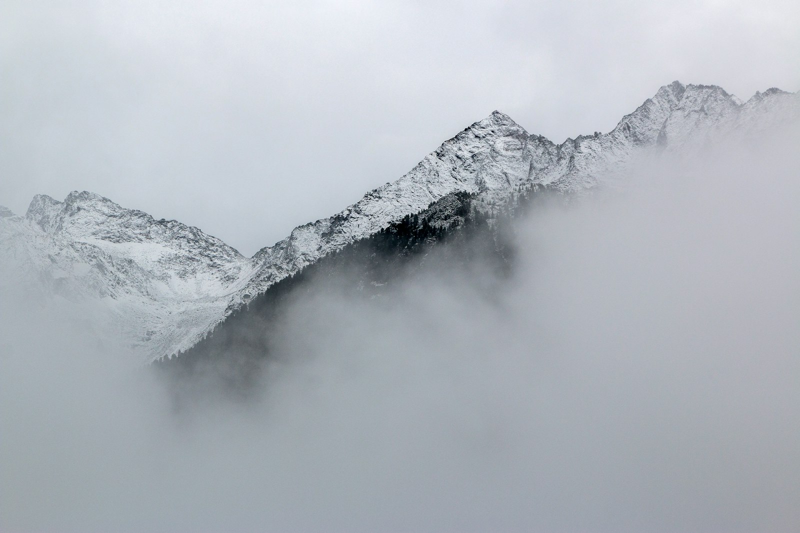 Canon EOS 70D + Tamron AF 28-75mm F2.8 XR Di LD Aspherical (IF) sample photo. Snow covered mountains near photography