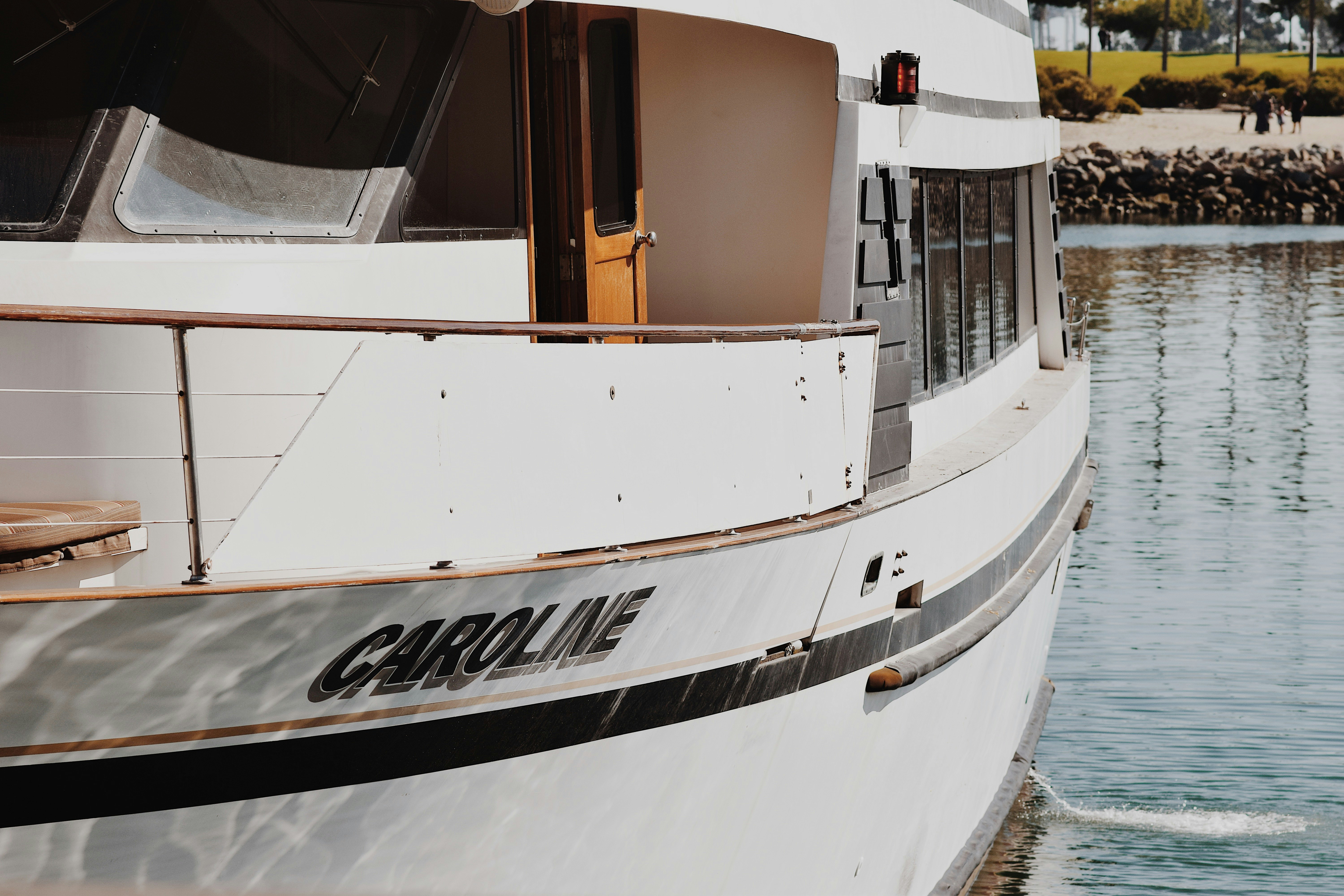 white and black Caroline boat taken at daytime
