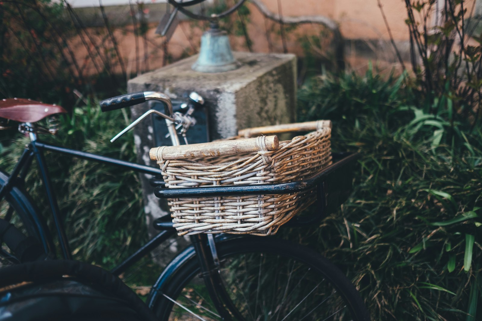 Fujifilm XF 23mm F1.4 R sample photo. Black ridgid bike beside photography