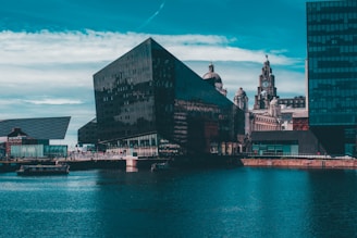 building near bodies of water at daytime