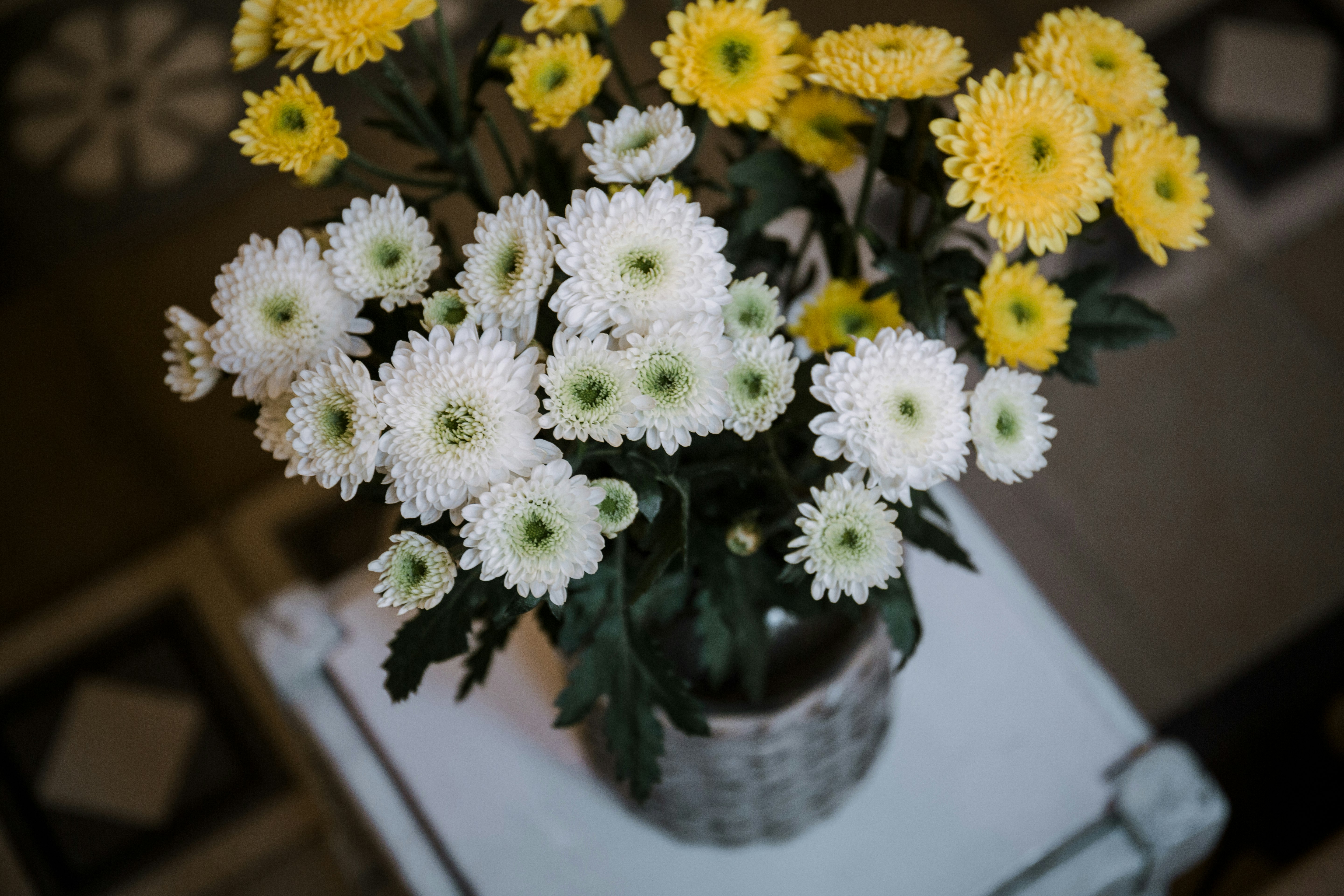 yellow and white petaled flower arrangements