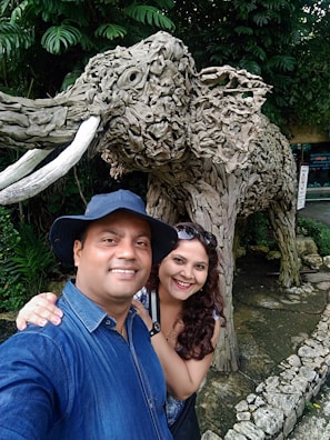 Couple taking selfie in front of the giant panda enclosure at Zoológico SP.