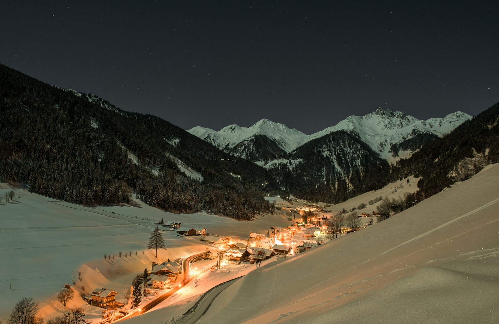 Canon EOS 70D + Canon EF 35-135mm f/4-5.6 USM sample photo. Mountain cover snow photography