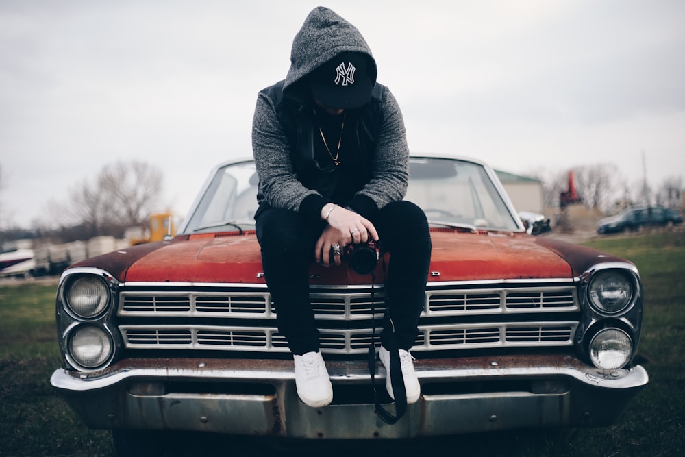 Sitting On Car Pictures | Download Free Images on Unsplash