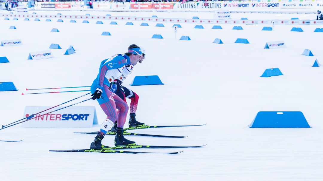 The biggest rivals of the Nordic Ski World Championship, cross-country, goes head-to-head in a mass sprint finish of the 50km race