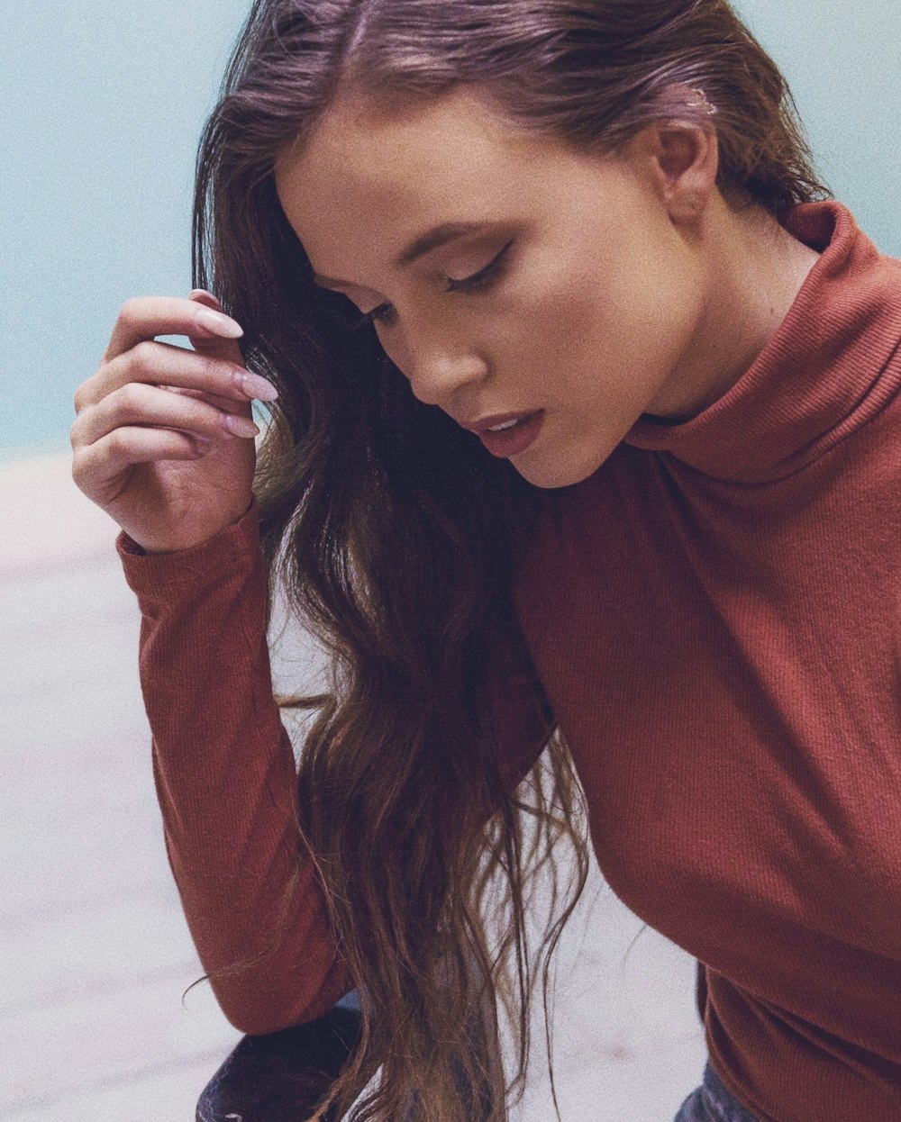 woman wearing maroon top