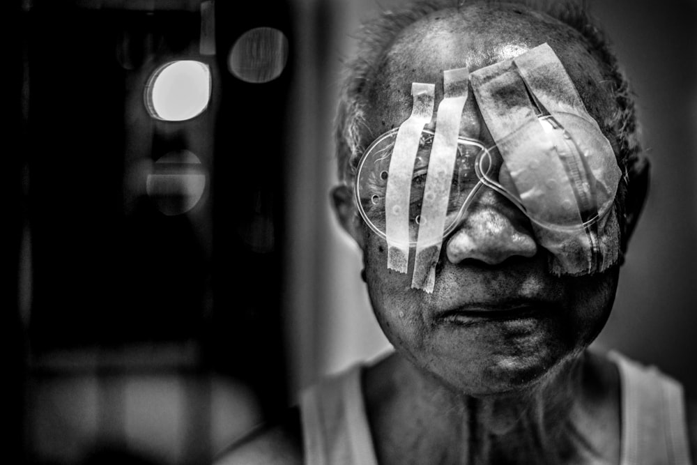 shallow focus of blind man photography