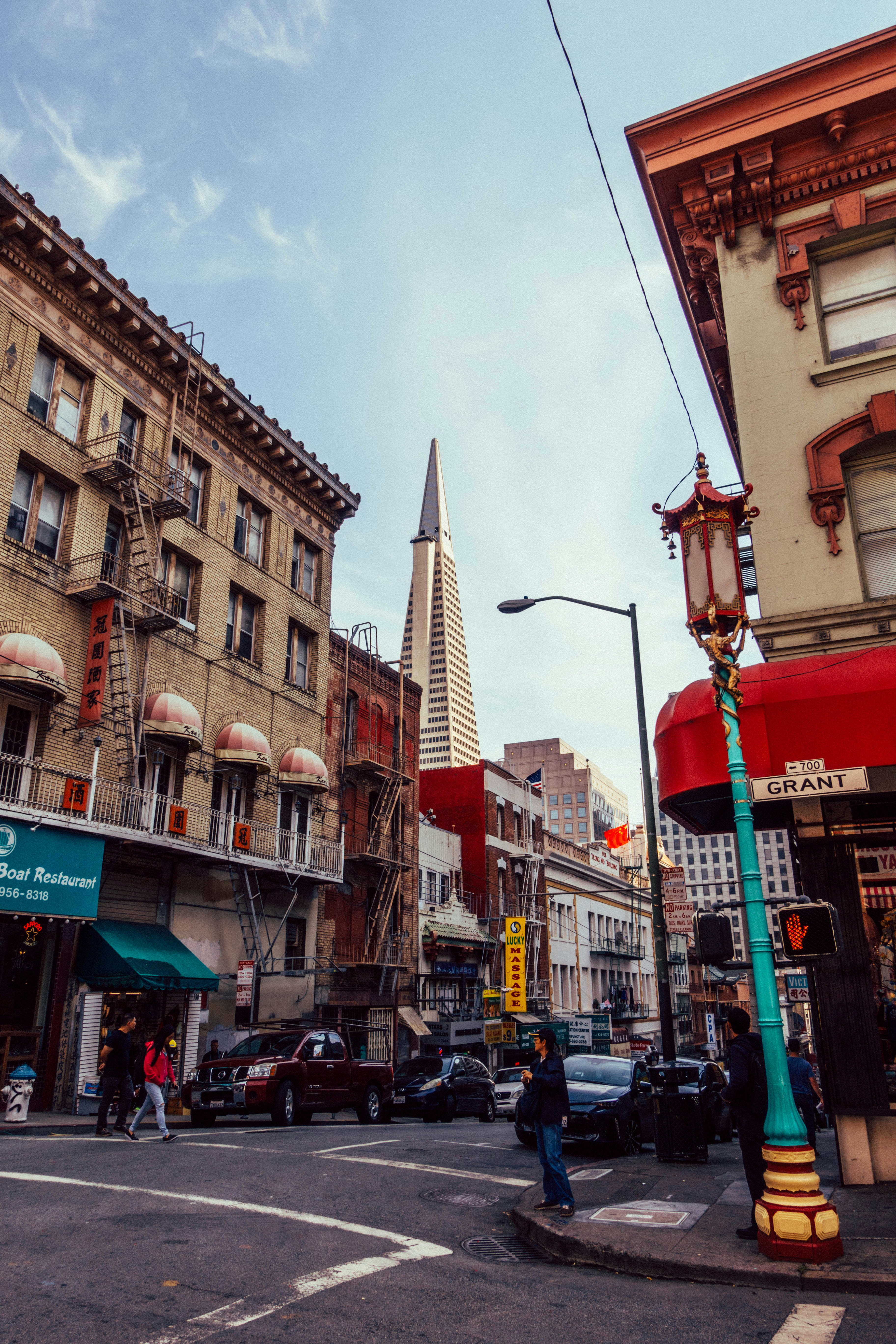 photo-1506046670975-b4482a72444b?ixlib=rb-1.2.1&ixid=eyJhcHBfaWQiOjEyMDd9&auto=format&fit=crop&w=934&q=80