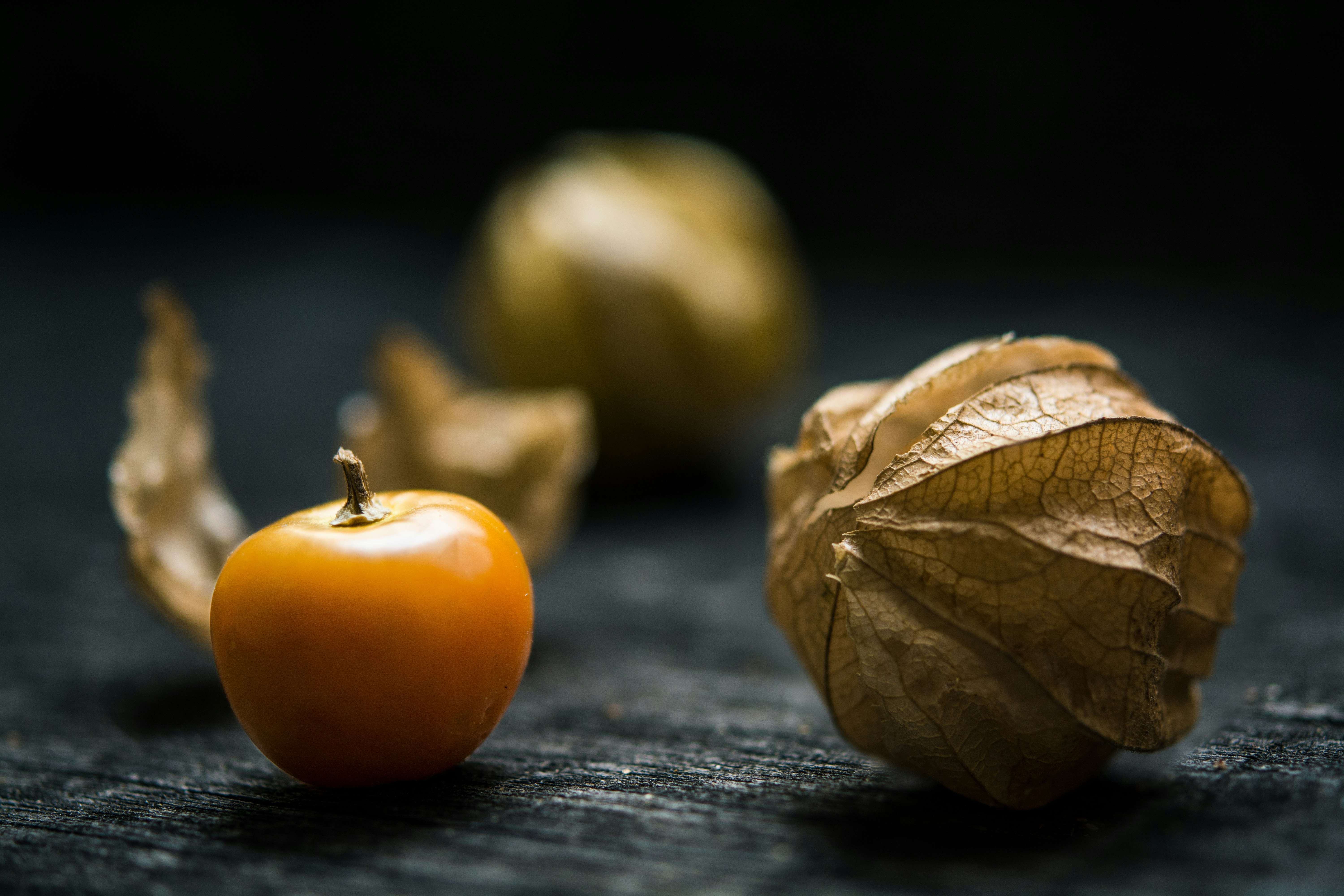 shallow focus photography of yellow fruit