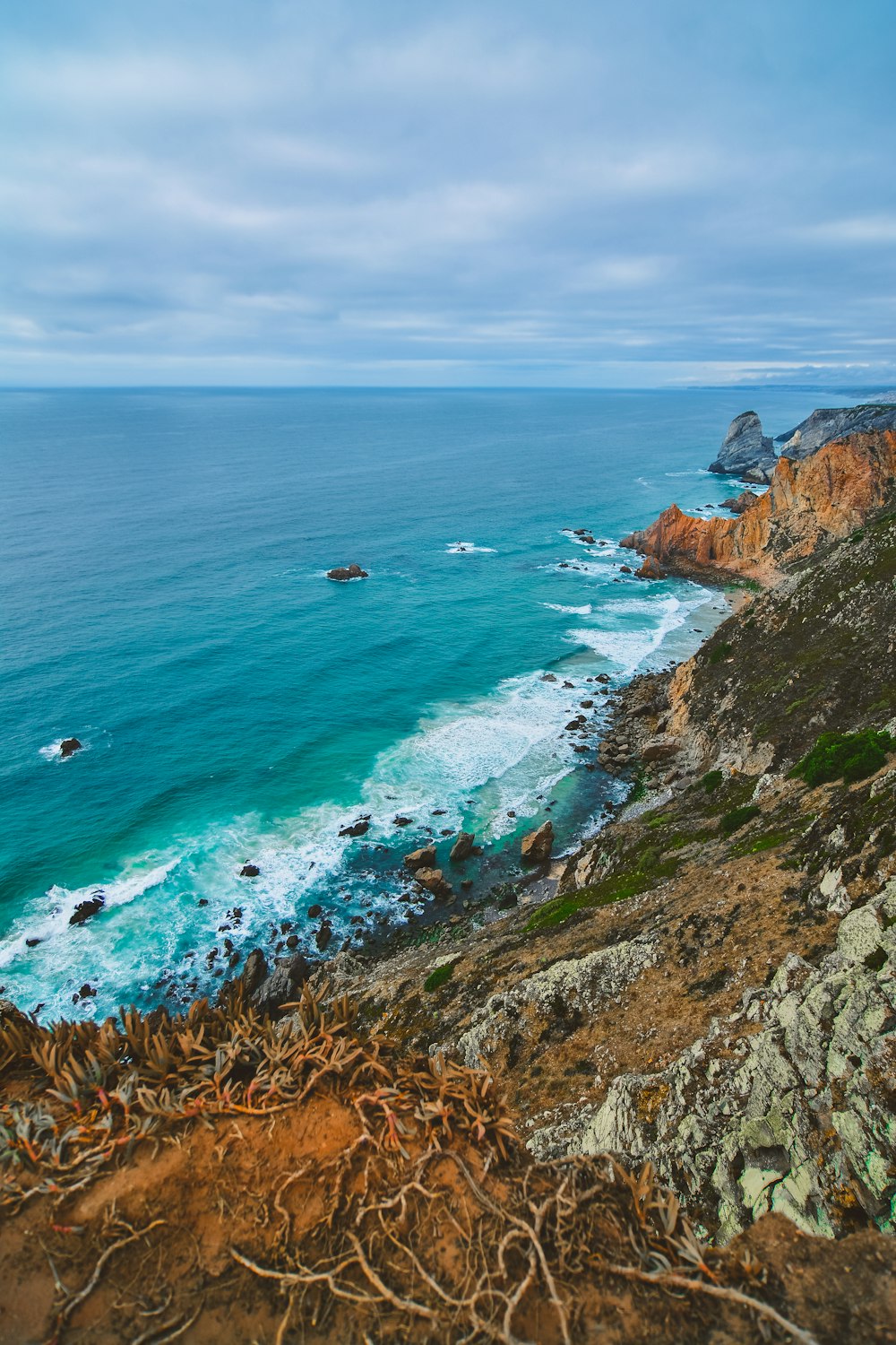 landscape photography of ocean near mountains