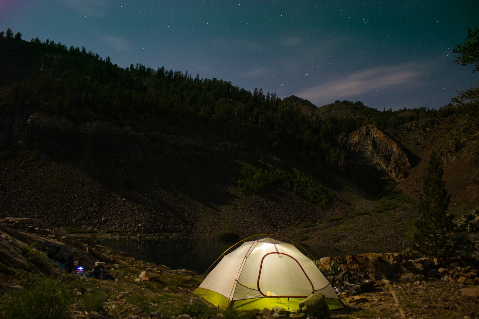 Canon EOS 7D + Canon EF-S 18-55mm F3.5-5.6 IS II sample photo. White camping tent near photography