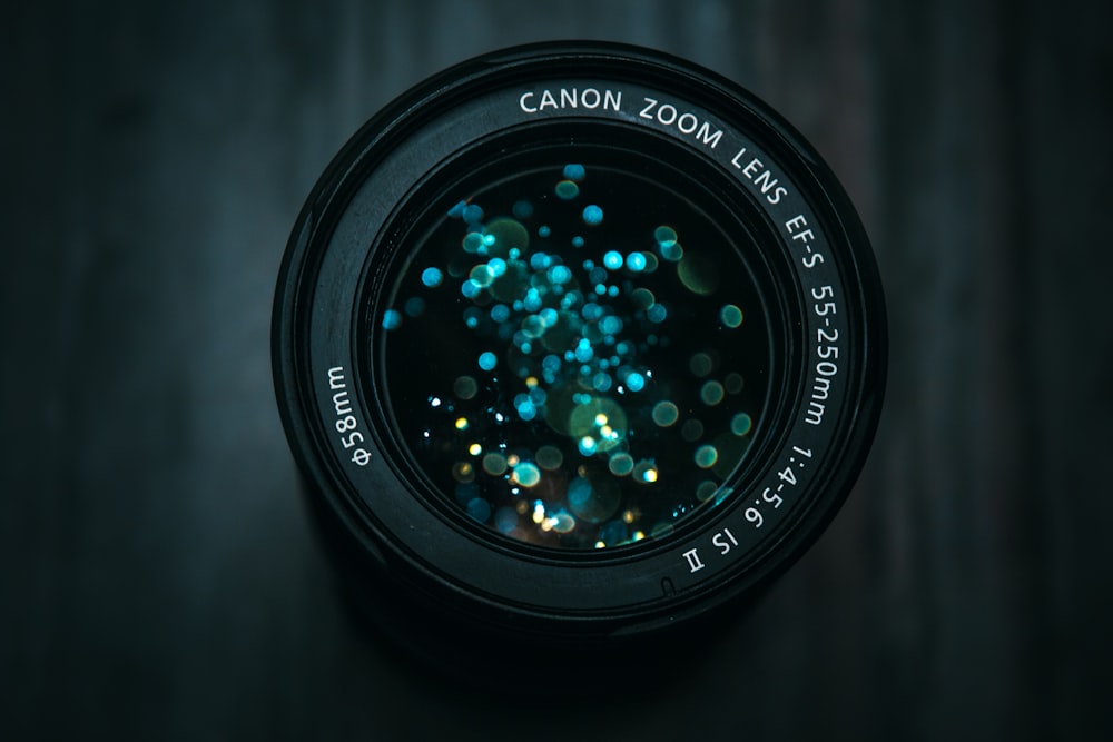 schwarzes Canon DSLR-Kameraobjektiv