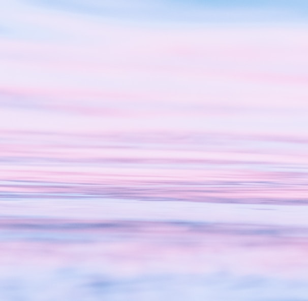 a blurry photo of a pink and blue sky