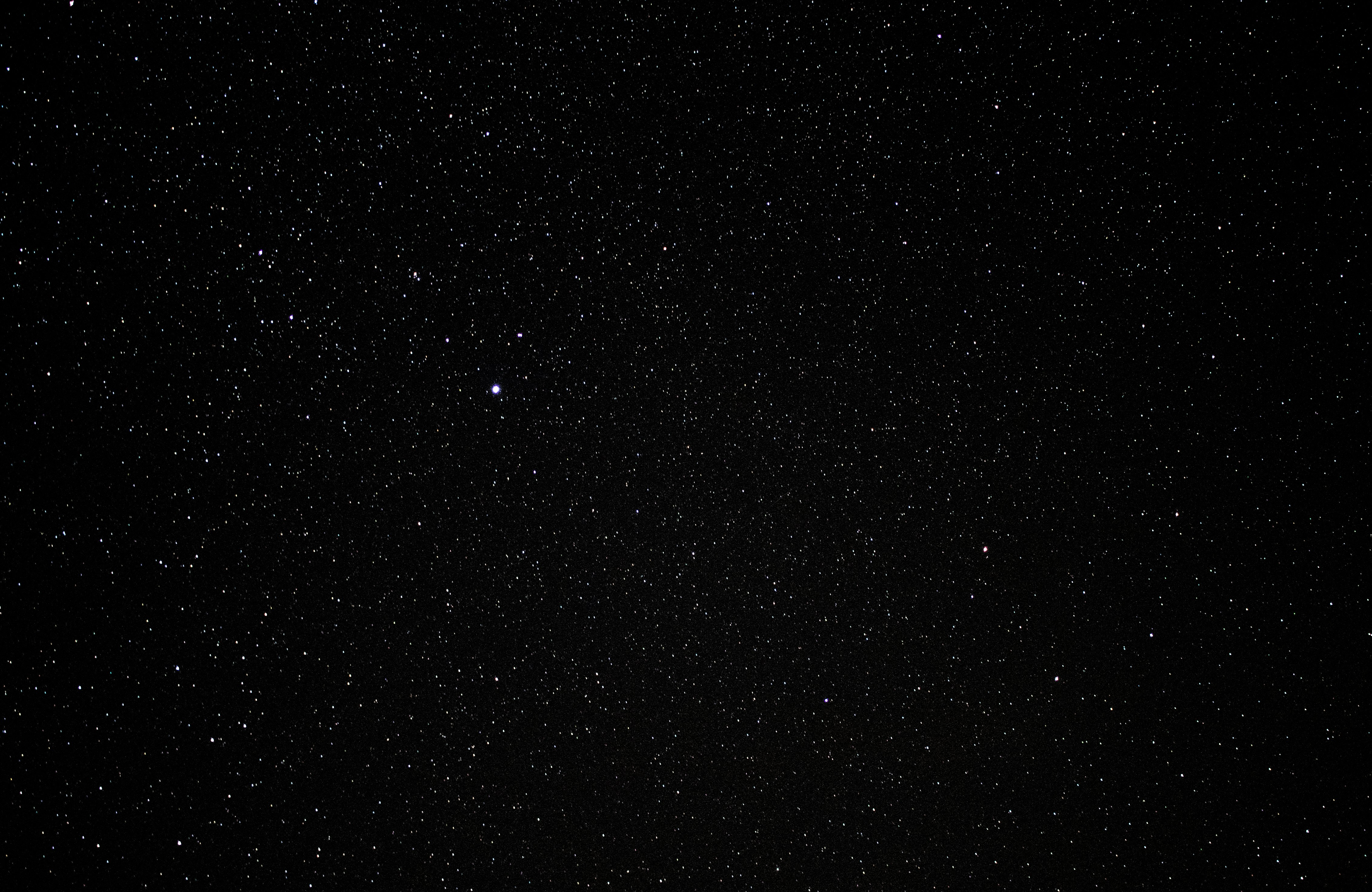 星空下的暗黑山脉