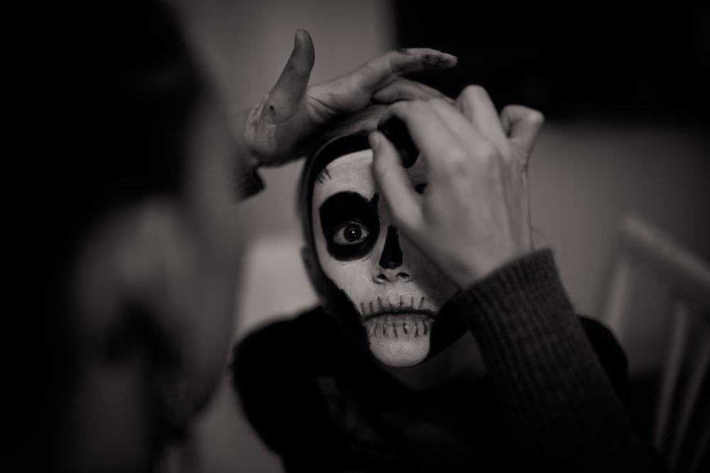 fan doing face skull makeup