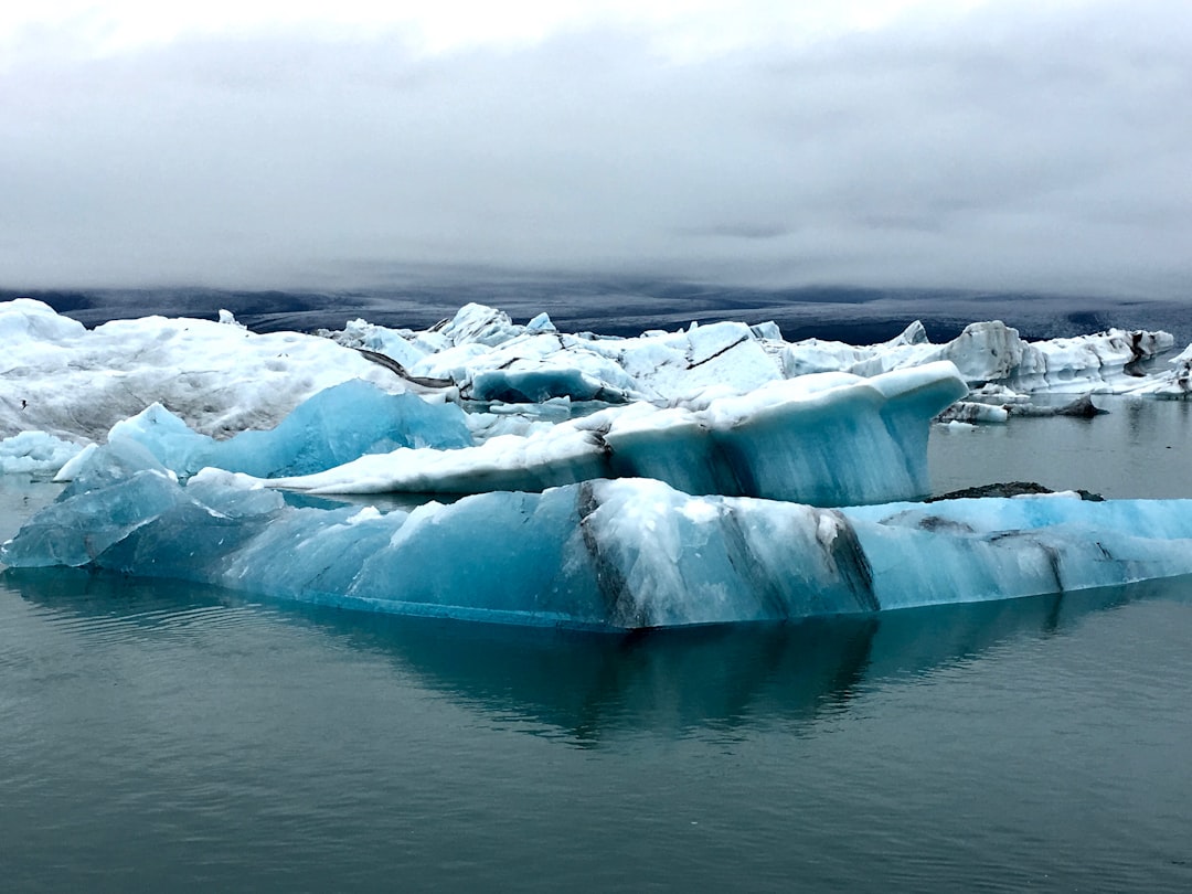 travelers stories about Glacial lake in Jökulsárlón - Glacier Lagoon | Boat Tours and Cafe, Iceland