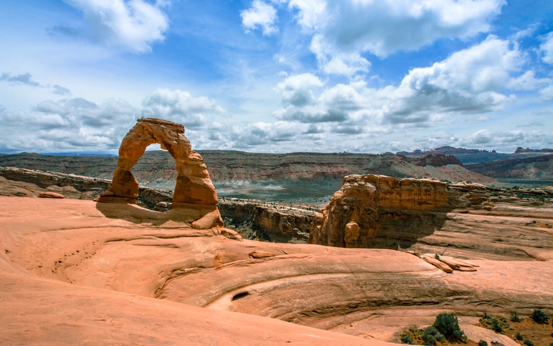 Natural arch photo spot arches national park Utah