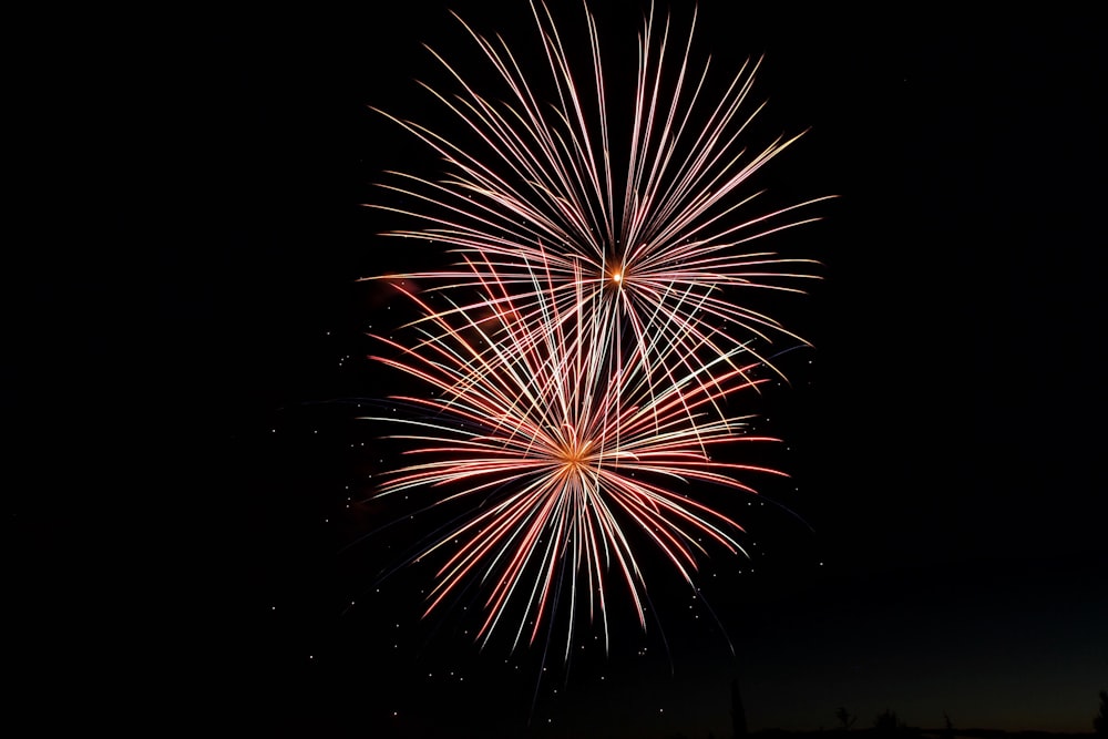 Fotografía de lapso de tiempo de exhibición de fuegos artificiales